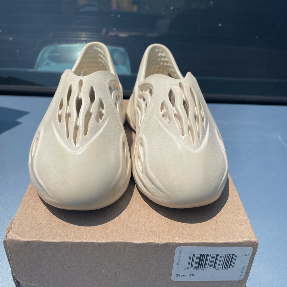 Yeezy foam runner 7k toddler